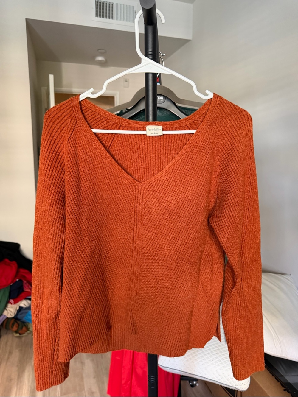 Abercrombie & Fitch V-Neck Ribbed Sweater in Rust Orange
